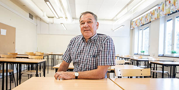 Mats Leander, 69, har fortsatt att arbeta som matematiklärare efter pensioneringen. Foto: Magnus Glans