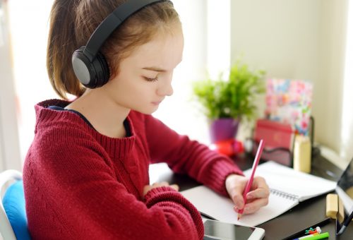 Distansundervisning, flicka, laptop