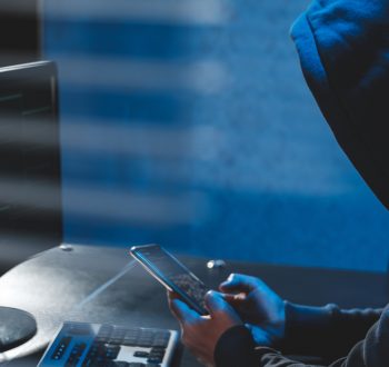online-hoodie-hacker-extremist